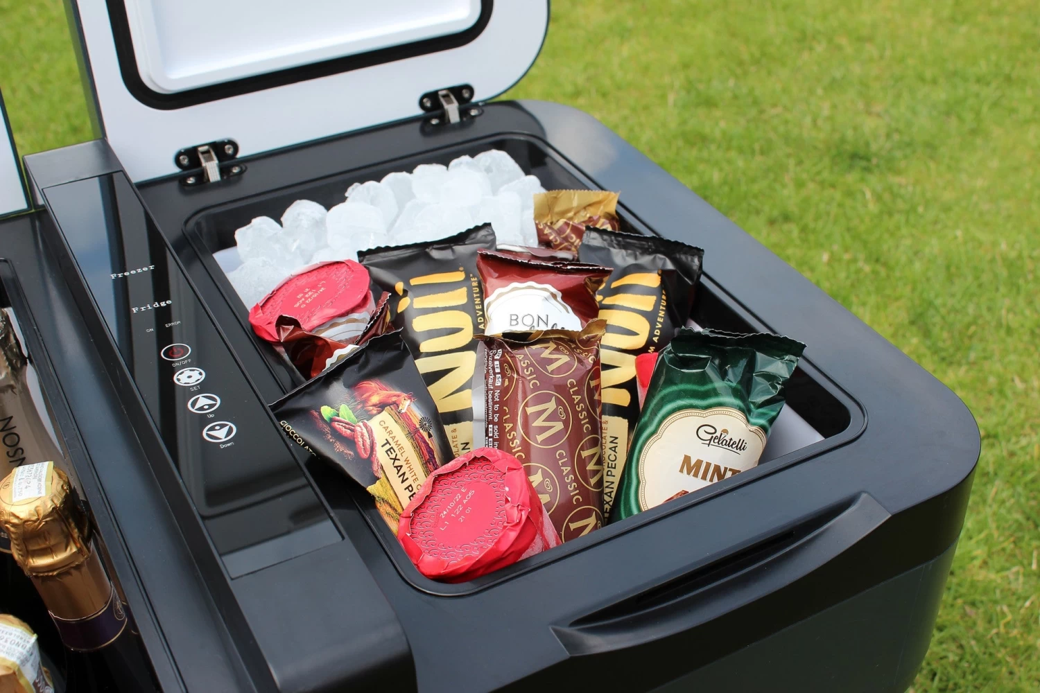 Outdoor Revolution Deep Extreme Compressor Cooler 35L 4 Outdoor Revolution Deep Extreme Compressor Cooler 35L - Image 2